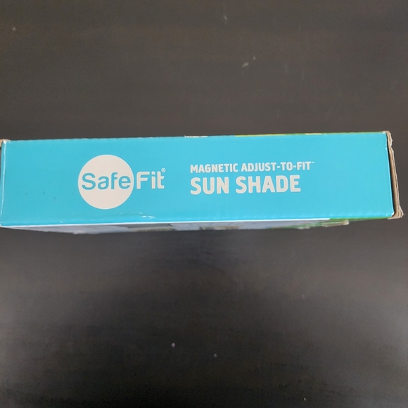 NIB Safe Fit car window sunshade - Picture 3 of 8